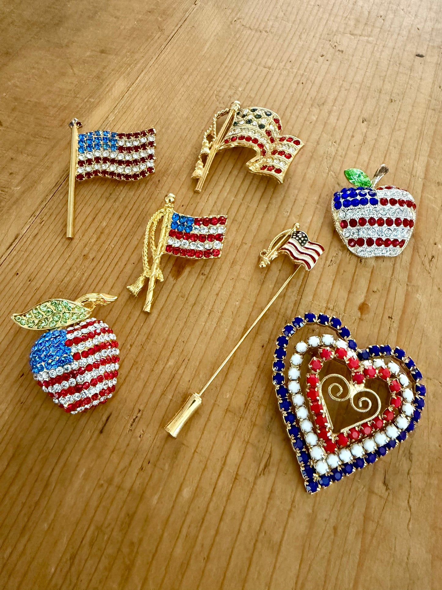Patriotic Brooch | Vintage Wavy American Flag