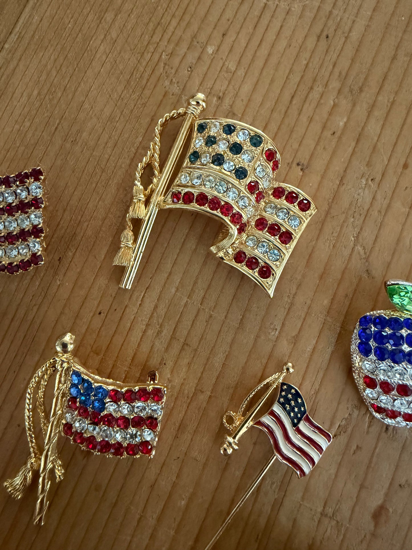 Patriotic Brooch | Vintage Wavy American Flag
